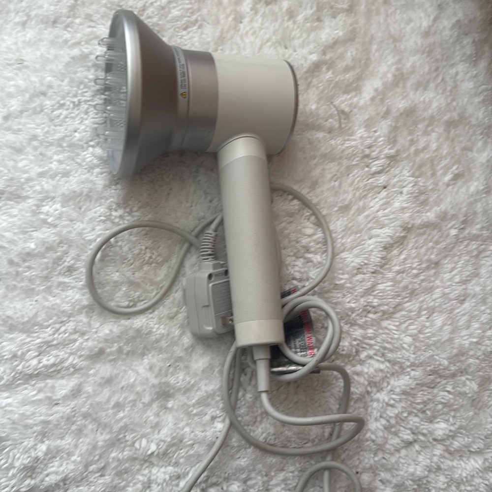 Zuvi hair dryer